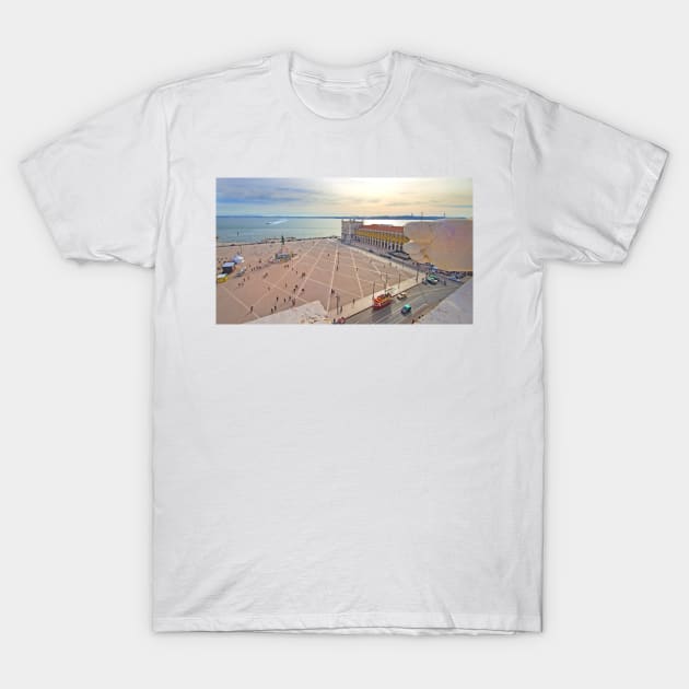 Praça do Comércio. vista do topo do Arco da Rua Augusta. T-Shirt by terezadelpilar